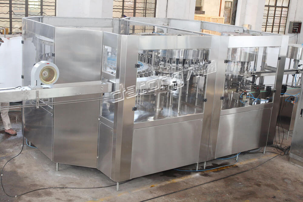 Auto Bottle Carbonated Drinks Filling Machine