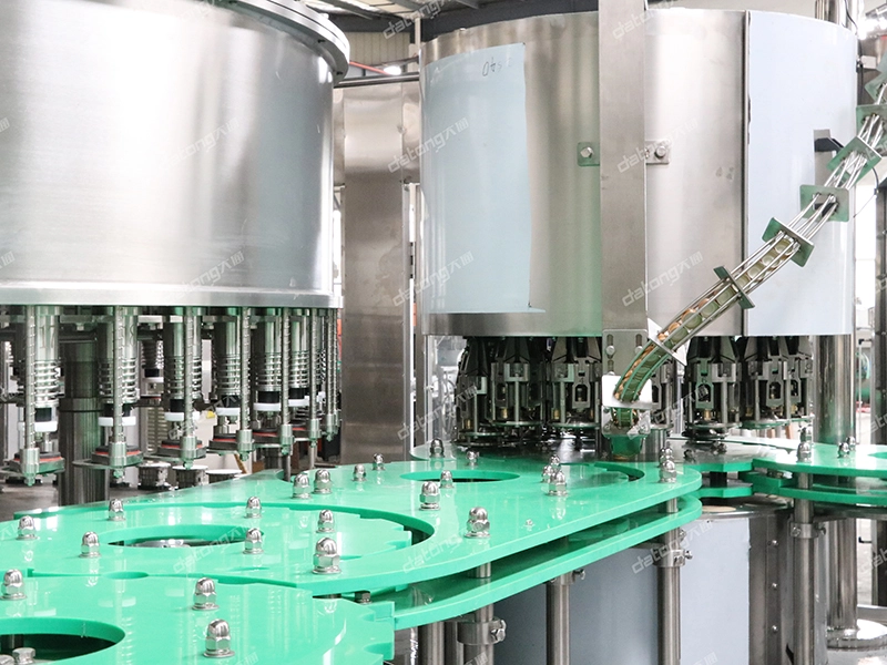 juice filling machine with suspended bottleneck clamping