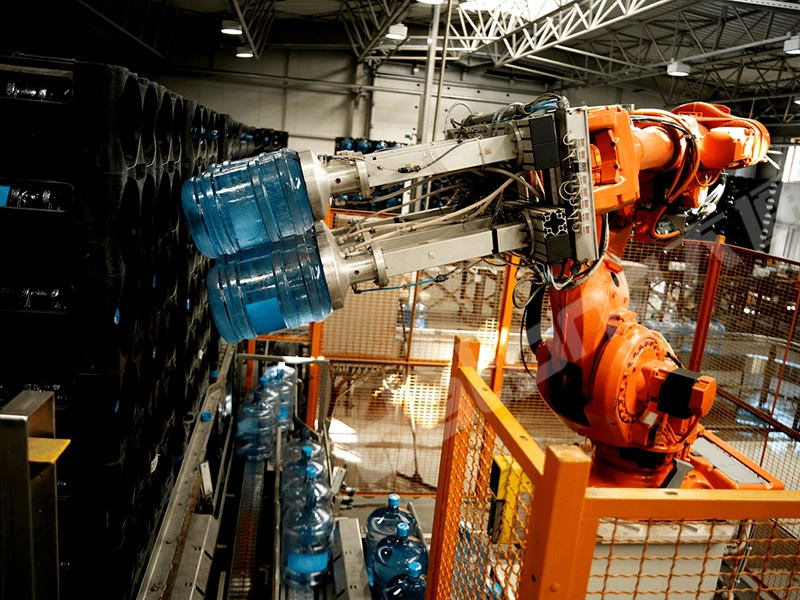 robot water bottle packing machine