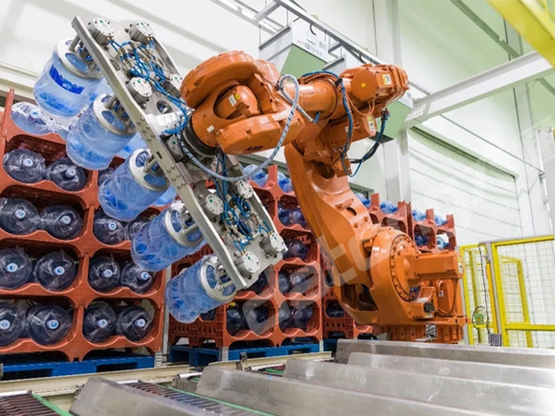 robot water bottle packing machine